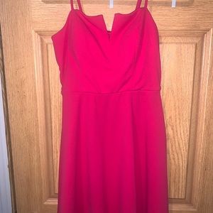 this formal dress is very comfortable and flattering but never worn out.